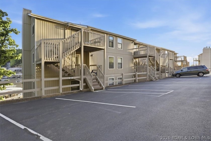 Welcome to lake life made easy! This beautifully updated 2 bed - photo 27