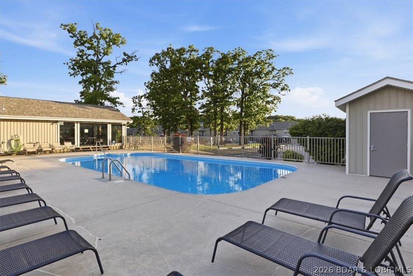 Welcome to lake life made easy! This beautifully updated 2 bed - photo 31