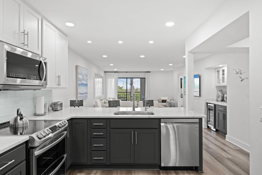 Step into a world of boundless inspiration at 8980 Heron Walk - photo 3