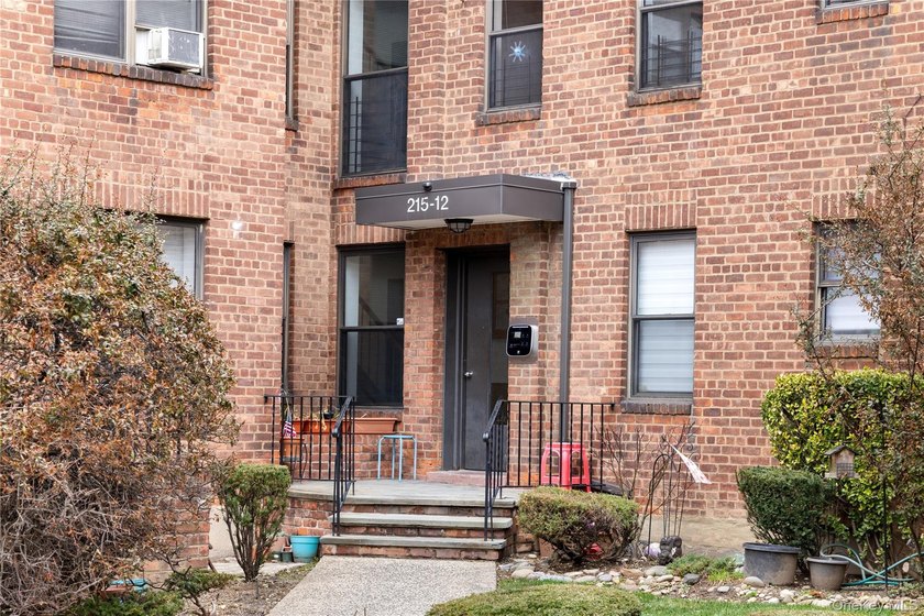Spacious and well-maintained 1-bedroom, 1-bath co-op in the - photo 2
