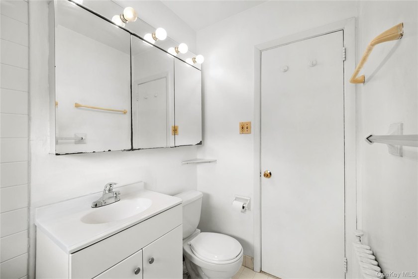 Spacious and well-maintained 1-bedroom, 1-bath co-op in the - photo 6