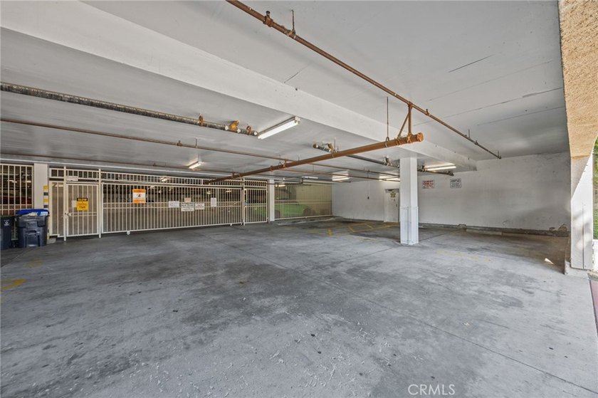 BIG PRICE IMPROVEMENT!! SELLERS WANT THIS ONE SOLD!! Beautifully - photo 25