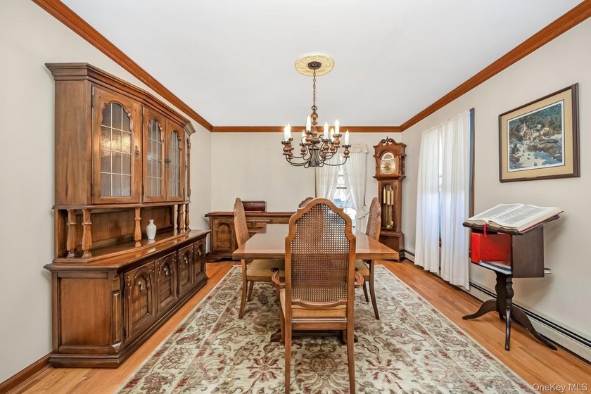 Welcome home to this inviting Colonial-style 4-bedroom oasis in - photo 5