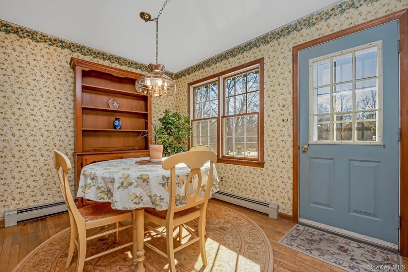 Welcome home to this inviting Colonial-style 4-bedroom oasis in - photo 9