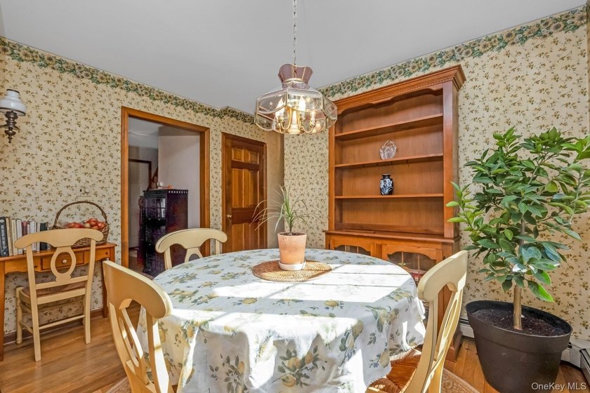 Welcome home to this inviting Colonial-style 4-bedroom oasis in - photo 10