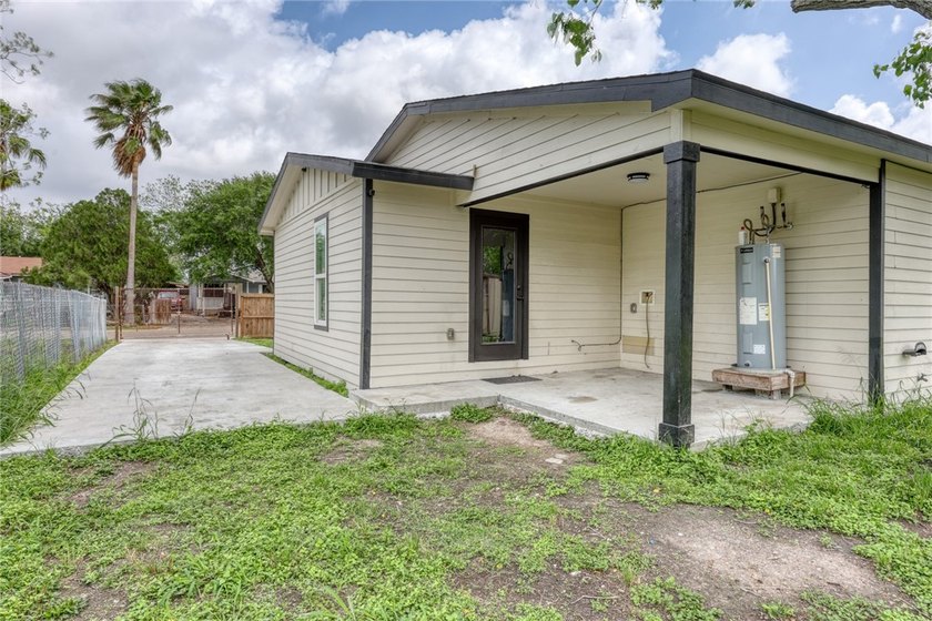 Looking for a move-in ready home with modern updates and - photo 19