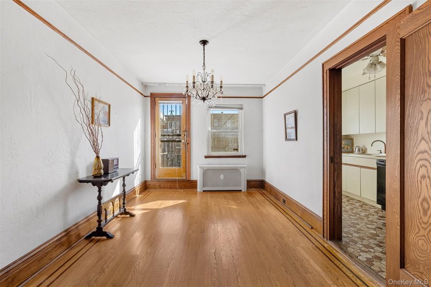Upper Glendale Beautifully Preserved Prewar Tudor with Original - photo 8