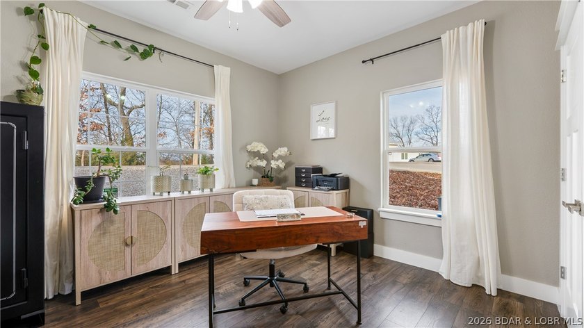 Spacious 5-bedroom, 3-bathroom home is ready for its new family! - photo 16