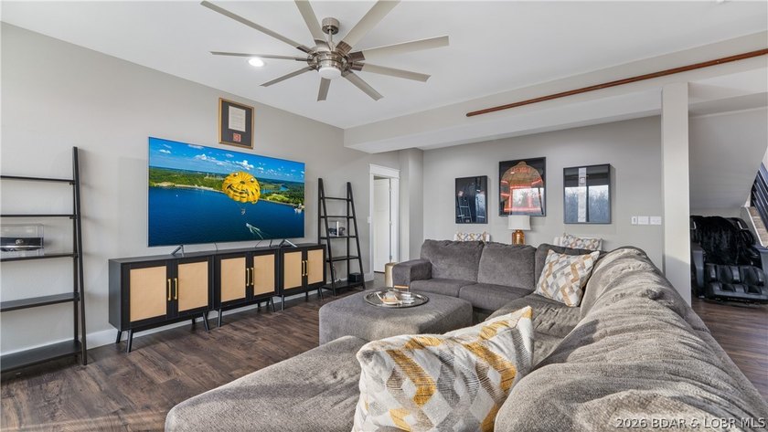 Spacious 5-bedroom, 3-bathroom home is ready for its new family! - photo 24