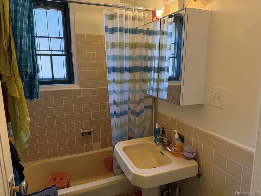 One-bedroom condo unit on the 3rd floor. Renovated kitchenmon - photo 5
