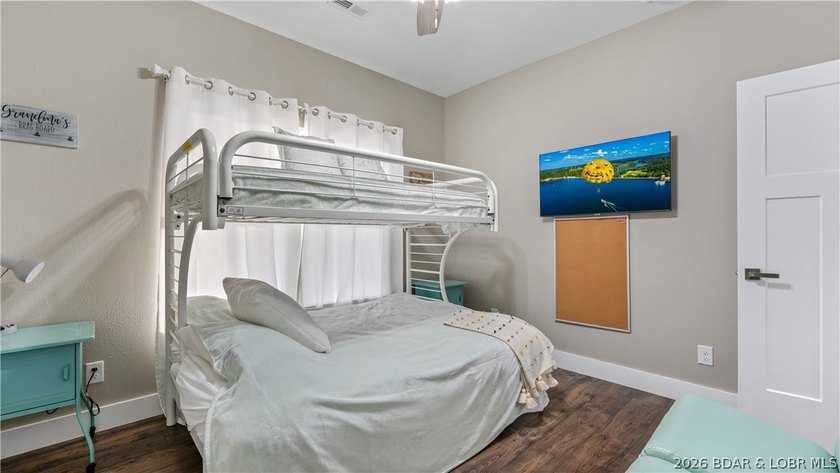 Spacious 5-bedroom, 3-bathroom home is ready for its new family! - photo 27