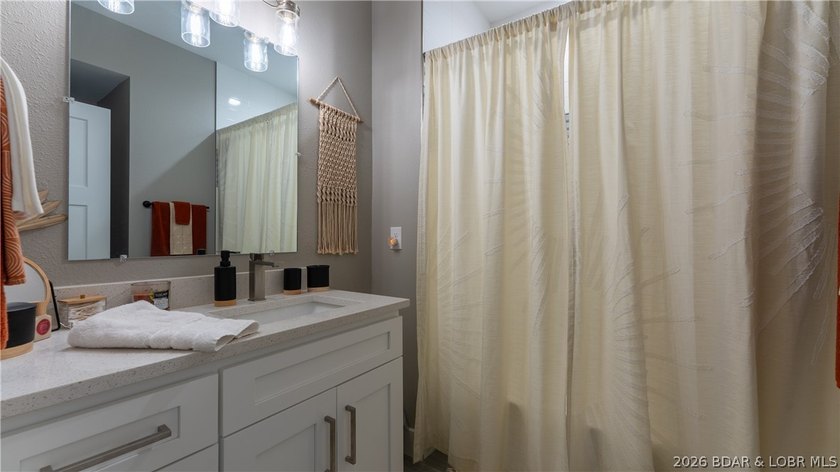 Spacious 5-bedroom, 3-bathroom home is ready for its new family! - photo 29