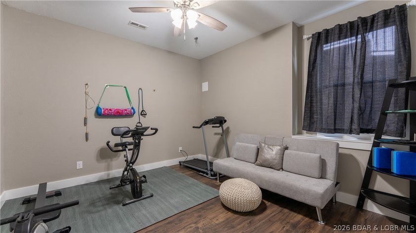 Spacious 5-bedroom, 3-bathroom home is ready for its new family! - photo 31