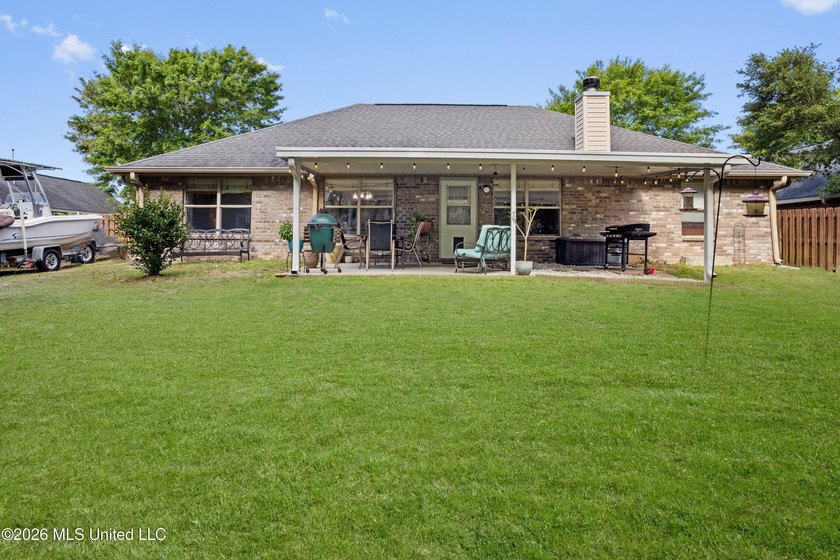 Welcome to this ALL BRICK, 4 bedroom, 2 bath beauty in the - photo 36