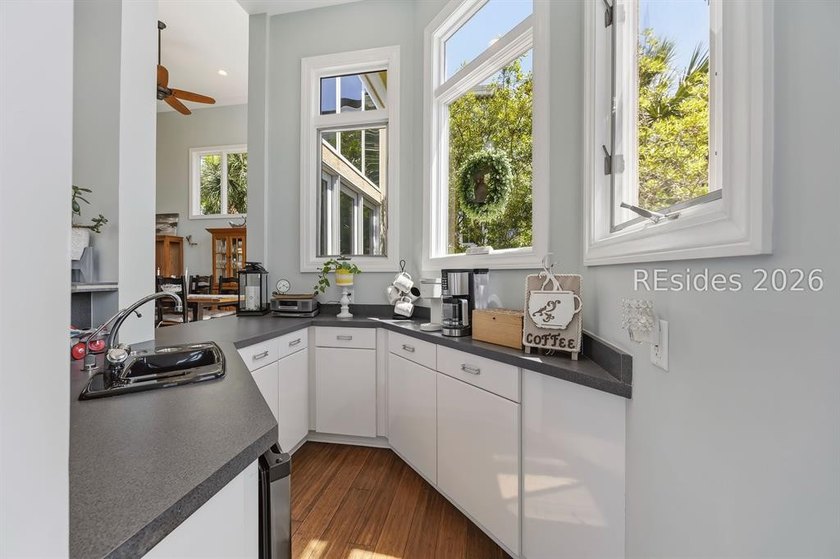 Harbourfront elegance in Windmill Harbour. Positioned on two - photo 12