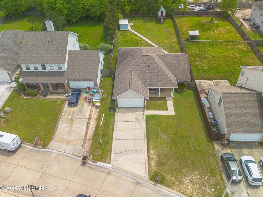 Fresh new flooring, a price improvement, and a location that's - photo 26