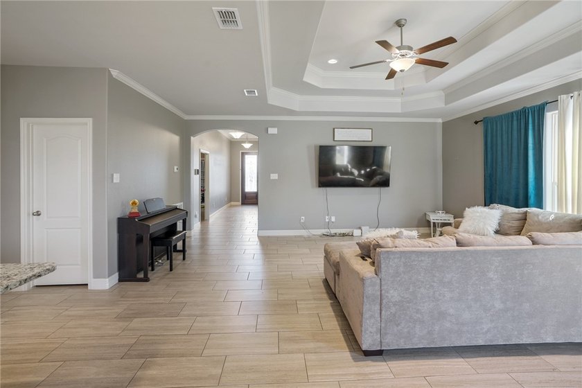 Welcome to 7618 Dove Hollow Drive. This gorgeous 3 bedroom 2 - photo 11