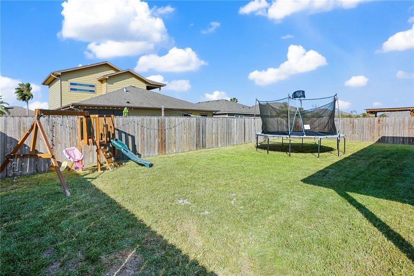 Welcome to 7618 Dove Hollow Drive. This gorgeous 3 bedroom 2 - photo 22