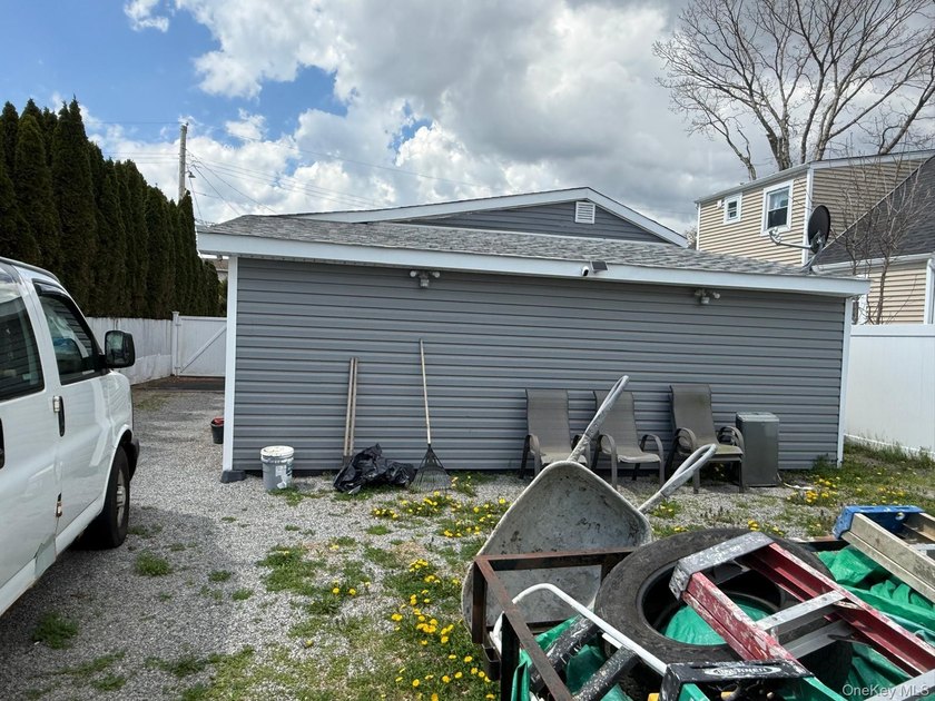 Location, Location, location!! ,fully renovated in 2020, highly - photo 22
