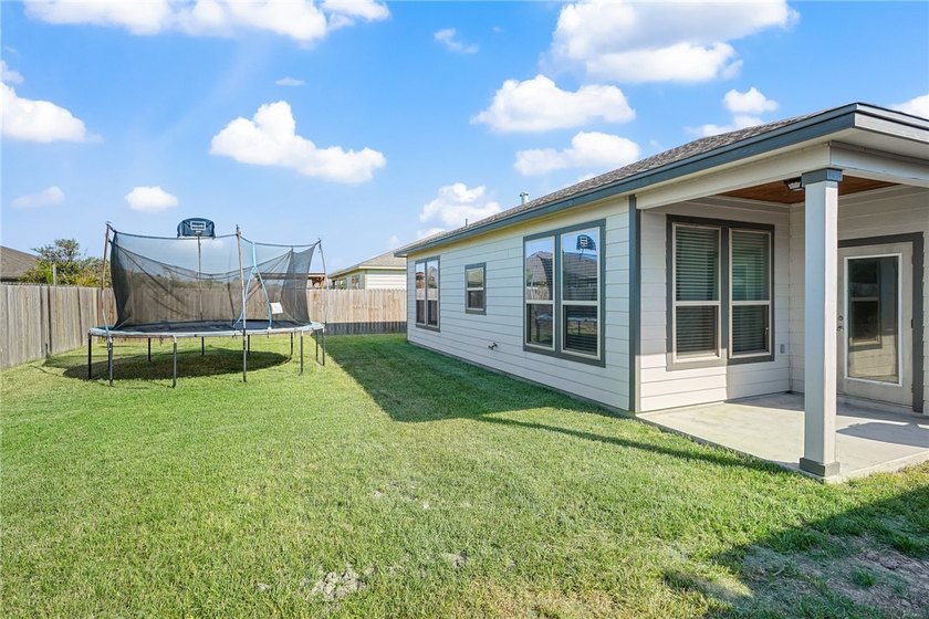 Welcome to 7618 Dove Hollow Drive. This gorgeous 3 bedroom 2 - photo 23