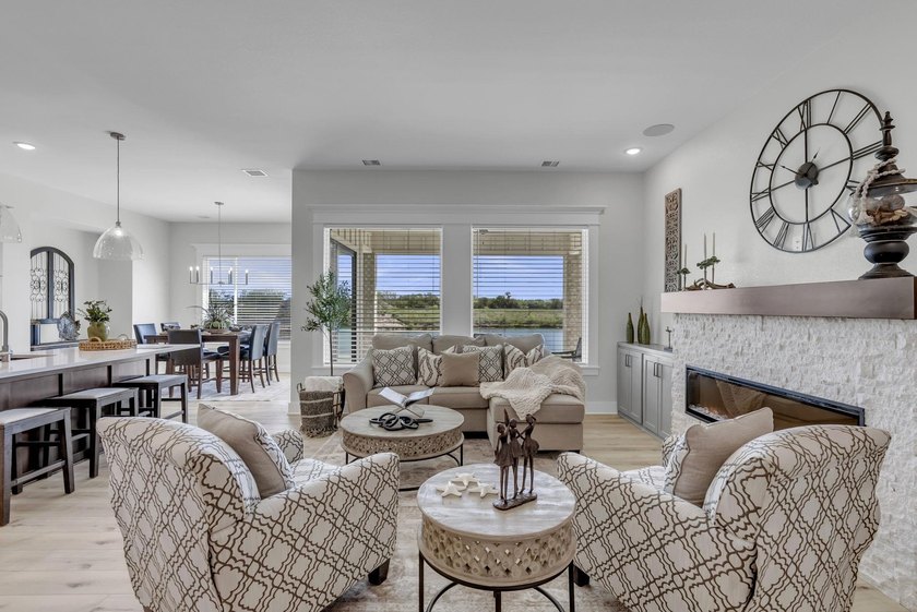 Seller will pay the first two years of HOA dues! This stunning - photo 7