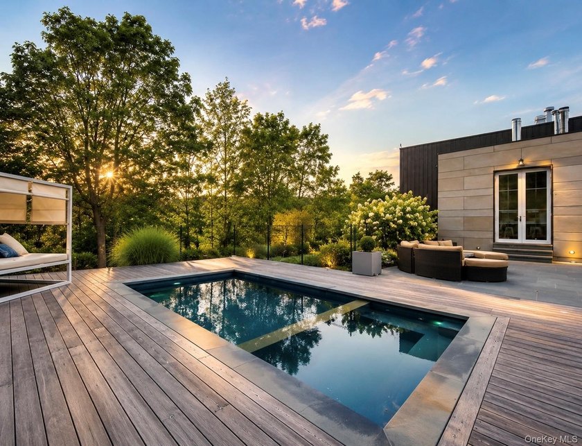 A rare opportunity to own one of Southampton's most distinctive - photo 15