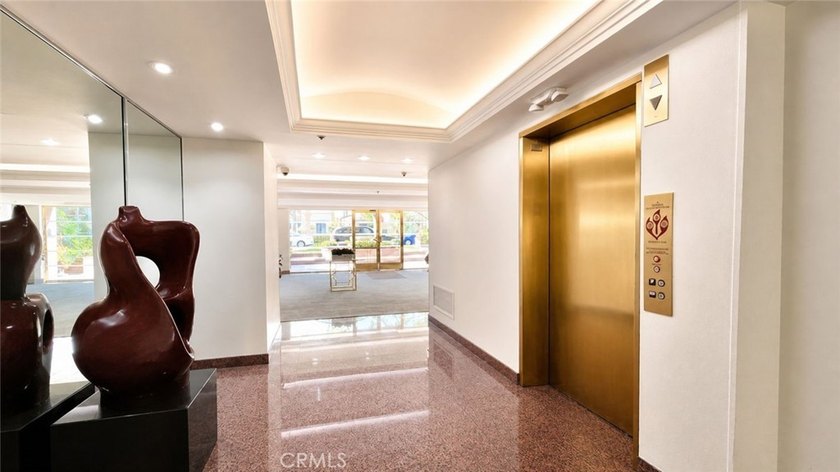 Welcome to The Hamptons of Beverly Hills, an exclusive - photo 18