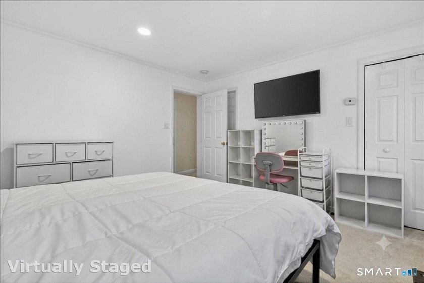 Welcome to 220 Castle Avenue in Fairfield, a beautiful end unit - photo 9