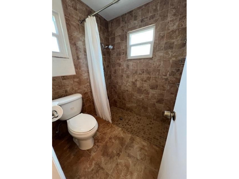 Wonderful home in La Mancha! No HOA! 3 bedrooms, 2 bathrooms, 2 - photo 12