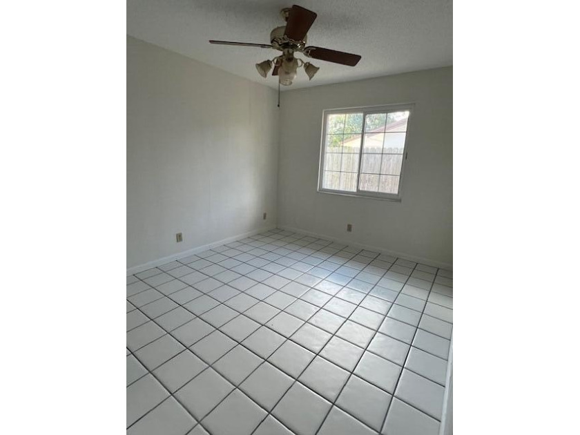 Wonderful home in La Mancha! No HOA! 3 bedrooms, 2 bathrooms, 2 - photo 14