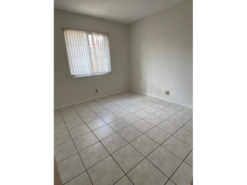 Wonderful home in La Mancha! No HOA! 3 bedrooms, 2 bathrooms, 2 - photo 15