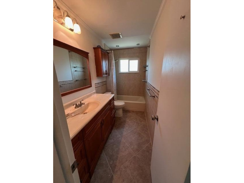 Wonderful home in La Mancha! No HOA! 3 bedrooms, 2 bathrooms, 2 - photo 16