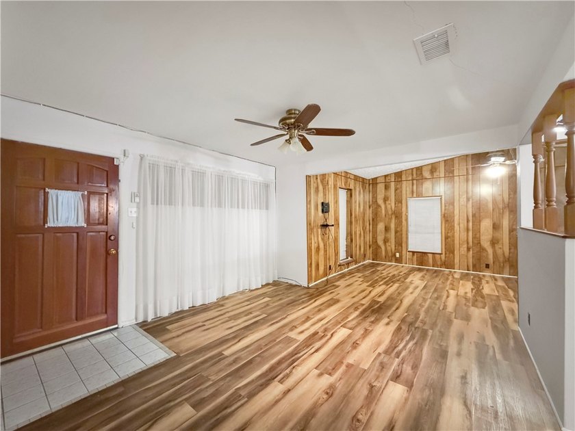 You're going to love this 3 bedroom, 1 bathroom home with a - photo 4