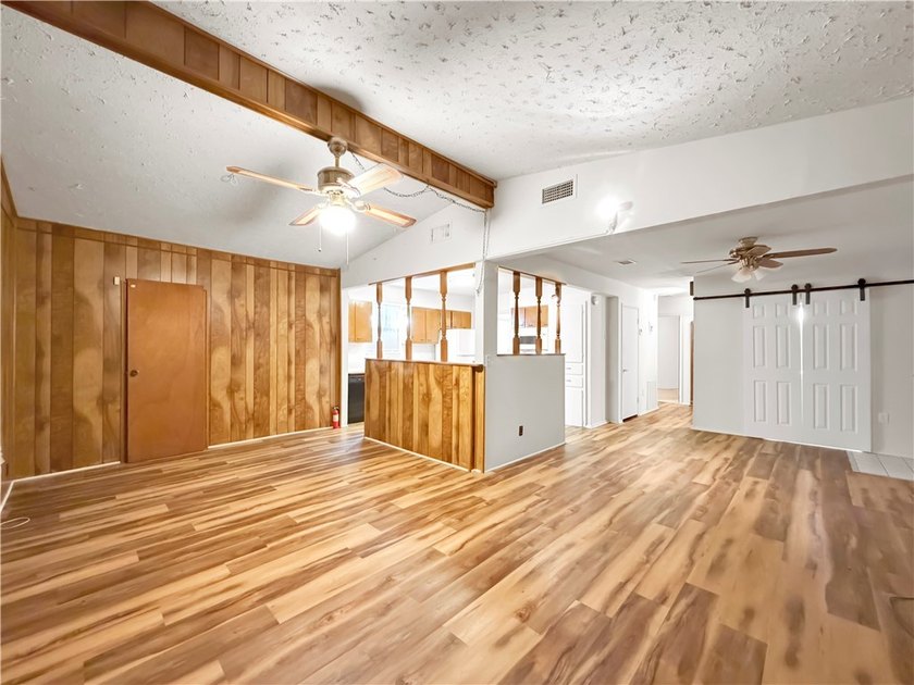 You're going to love this 3 bedroom, 1 bathroom home with a - photo 6
