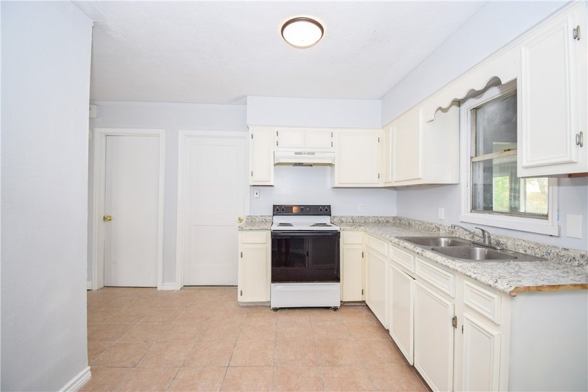 Just renovated!! Added another bedroom and large bathroom - photo 10