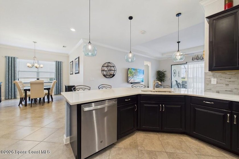 This 4 Bdrm, 3 Bath, 3 Car Garage Lakefront Home on CUL DESAC! - photo 16