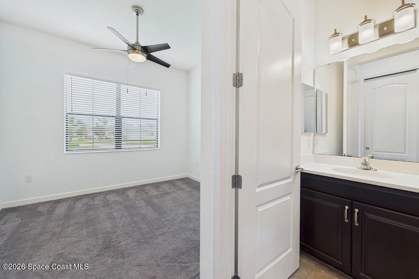 This 4 Bdrm, 3 Bath, 3 Car Garage Lakefront Home on CUL DESAC! - photo 33