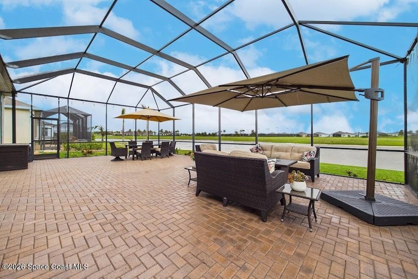 This 4 Bdrm, 3 Bath, 3 Car Garage Lakefront Home on CUL DESAC! - photo 44