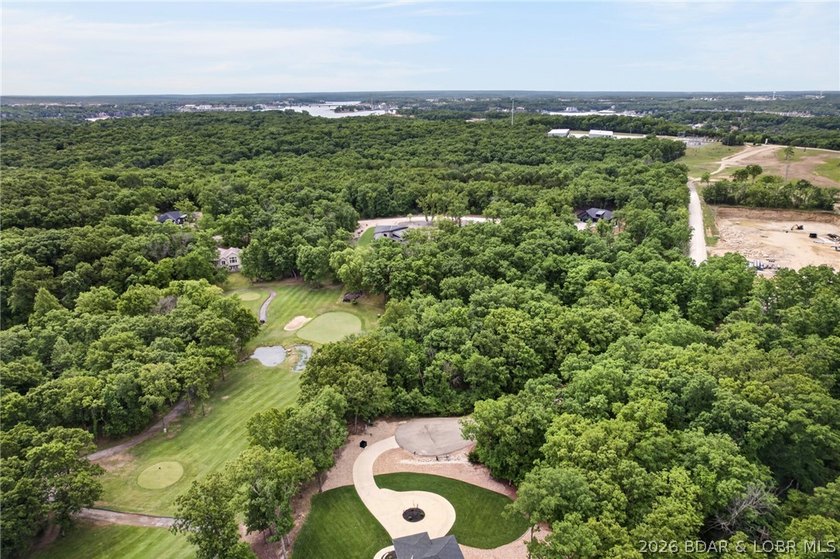 Gorgeous end-of-cul-de-sac lot perfectly positioned on the 3rd - photo 12