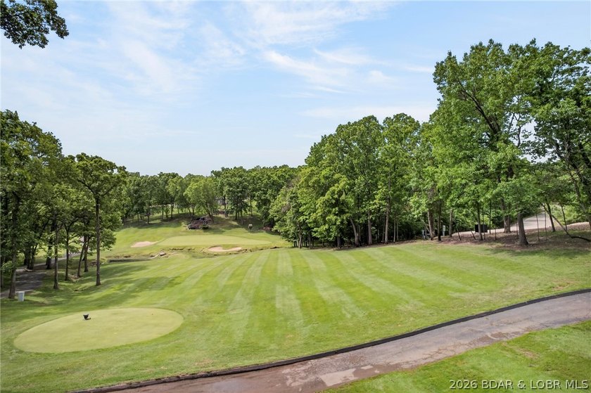 Gorgeous end-of-cul-de-sac lot perfectly positioned on the 3rd - photo 14