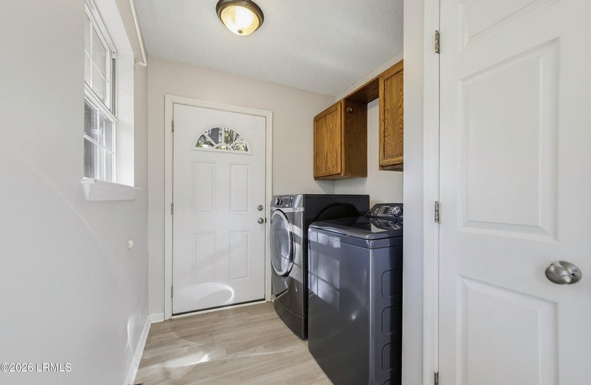 Adorable 3 bedroom / 2 bath cottage on Lady's Island. This home - photo 15