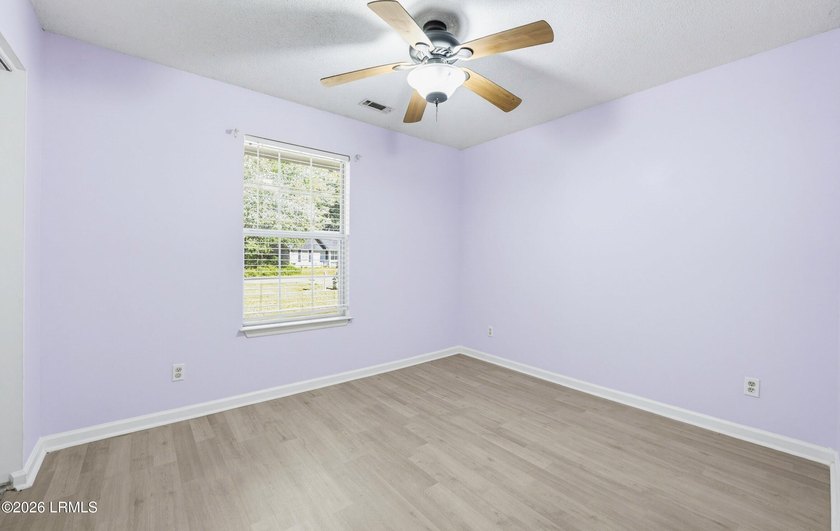 Adorable 3 bedroom / 2 bath cottage on Lady's Island. This home - photo 25