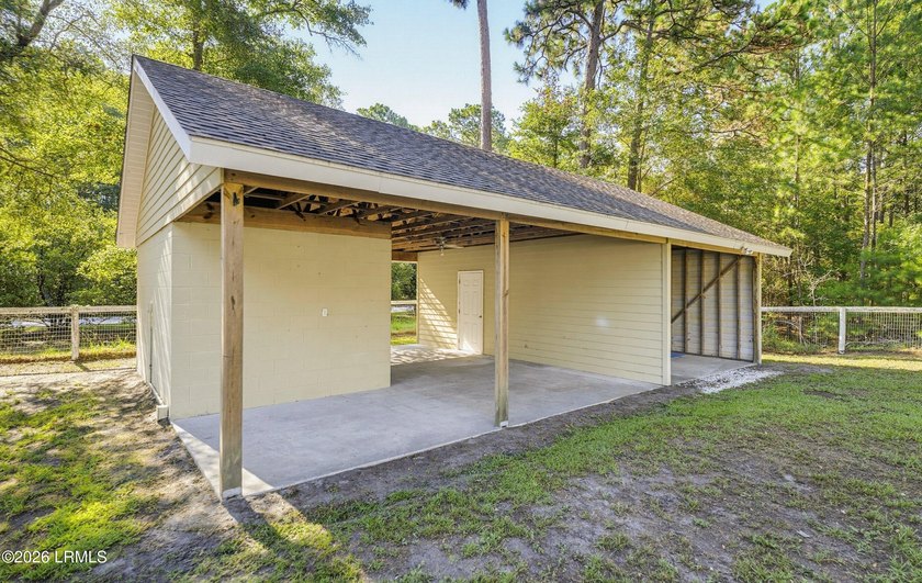 Adorable 3 bedroom / 2 bath cottage on Lady's Island. This home - photo 31