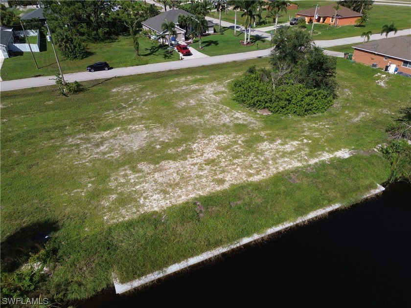 Nice southern exposure lot + Seawall on a fresh water canal - photo 3