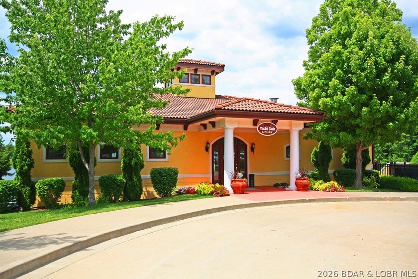 Gorgeous end-of-cul-de-sac lot perfectly positioned on the 3rd - photo 47