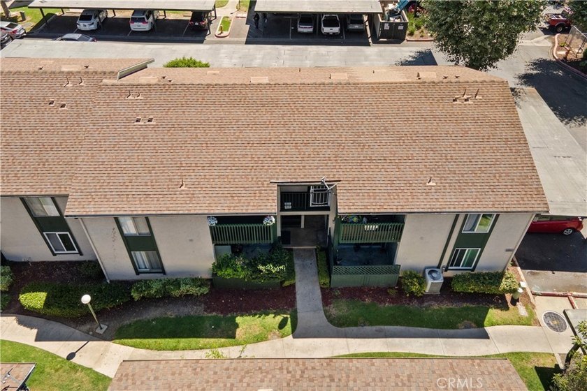 Welcome to this well-maintained upper-level condominium in the - photo 20