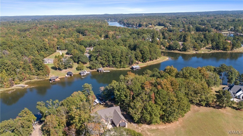 This stunning 4-year-old custom home on Lake Tuscaloosa offers - photo 9