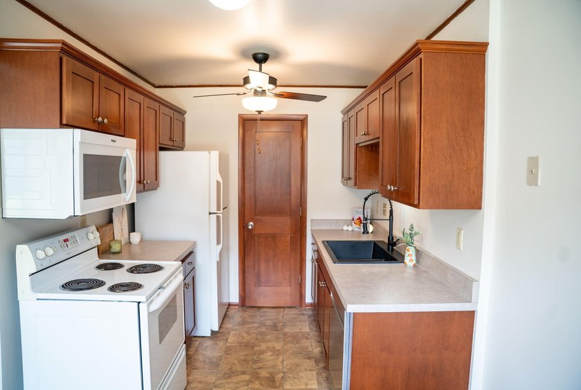 Welcome home to this beautifully refreshed, spacious condo in - photo 10