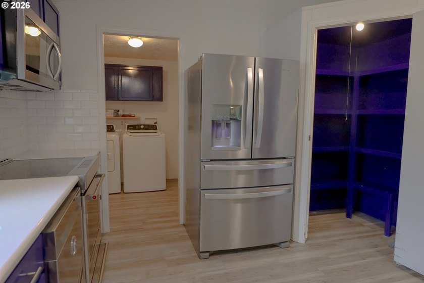 Move-in ready and beautifully maintained, this double-wide - photo 9