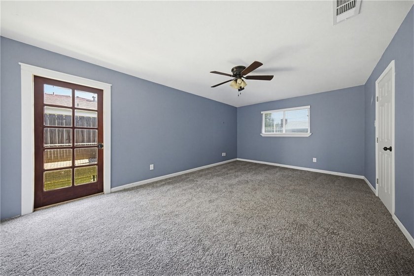 Welcome to this beautifully maintained 4-bedroom, 2-bath, 1-car - photo 10